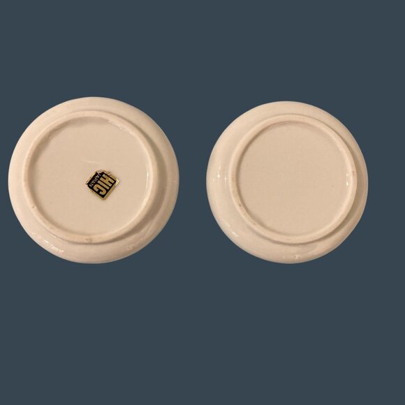 Set Of 2 Vintage White Porcelain Stackable Ashtrays - Picture 3 of 4